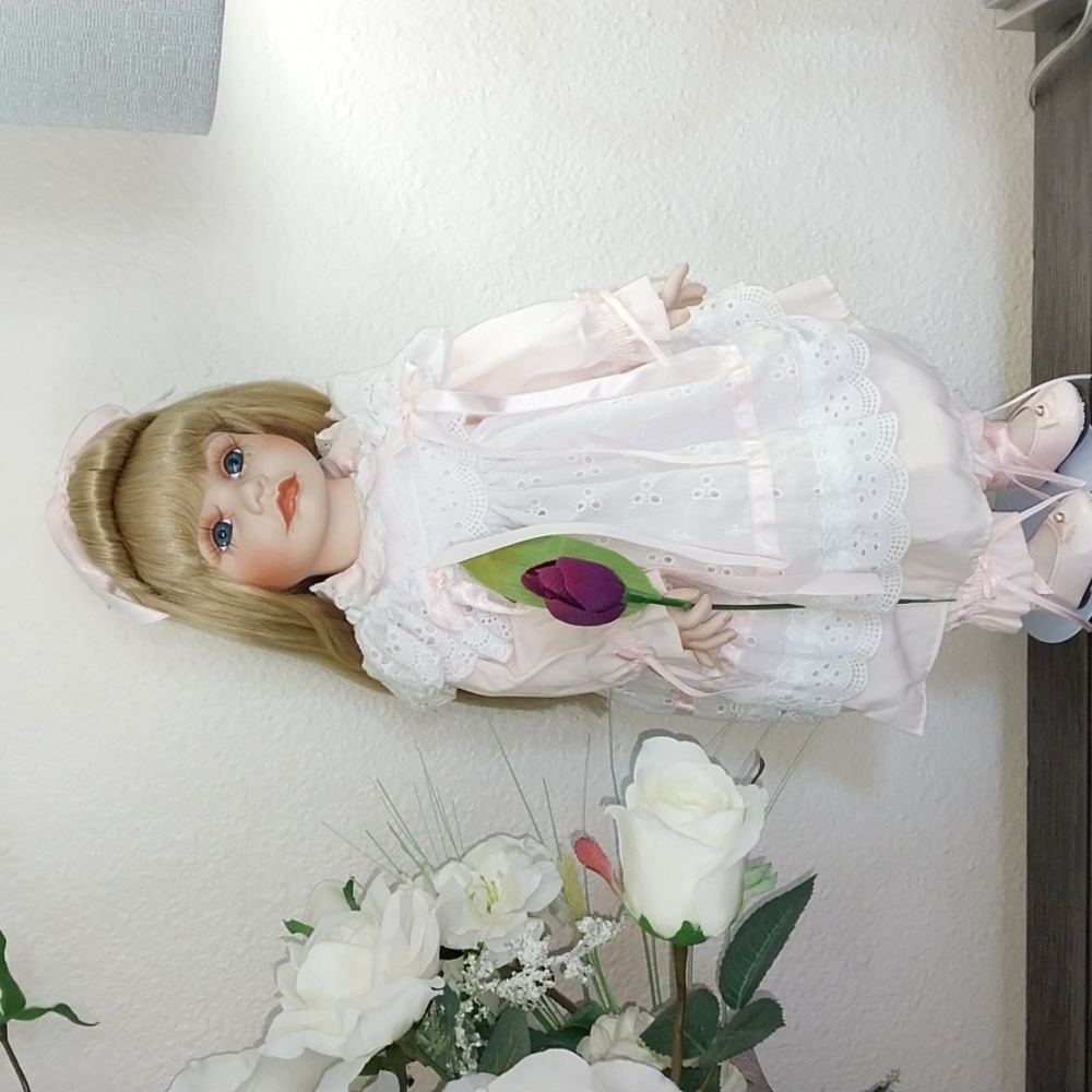 HAMILTON COLLECTION. HEATHER PORCELAIN DOLL.